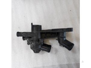 Gebruikte Thermostaathuis Volkswagen Fox (5Z) 1.2 Prijs op aanvraag aangeboden door N Kossen Autorecycling BV