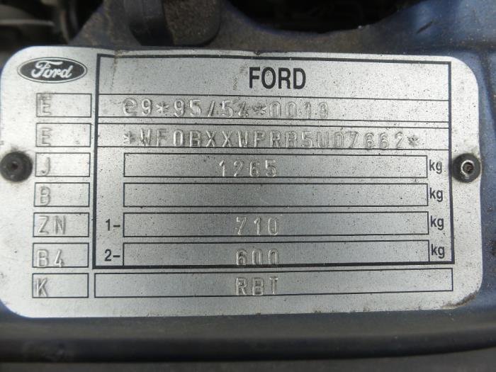 Bumperhoek links-achter van een Ford Ka I 1.3i 2005