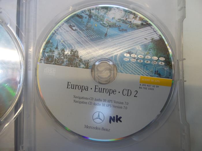 Navigatie CD van een Mercedes-Benz C Combi (S203) 2.2 C-200 CDI 16V 2003