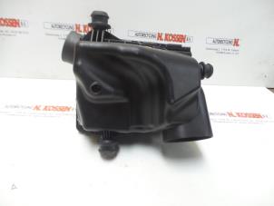 Gebruikte Luchtfilterhuis Opel Karl Prijs op aanvraag aangeboden door N Kossen Autorecycling BV