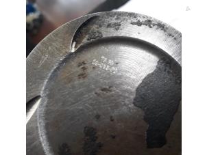 Gebruikte Zuiger Opel Astra Prijs op aanvraag aangeboden door N Kossen Autorecycling BV