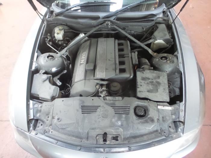 Motor van een BMW Z4 2004