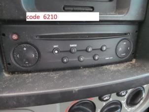 Gebruikte Radio CD Speler Nissan Primastar 1.9 dCi 100 Prijs op aanvraag aangeboden door N Kossen Autorecycling BV