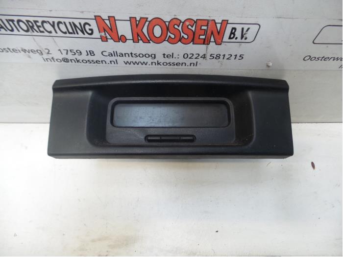 Gebruikte Display Interieur Nissan Primastar 1.9 dCi 100 Prijs op aanvraag aangeboden door N Kossen Autorecycling BV