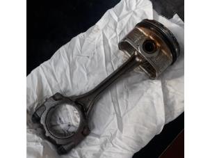 Gebruikte Zuiger Daihatsu Cuore (L251/271/276) 1.0 12V DVVT Prijs op aanvraag aangeboden door N Kossen Autorecycling BV