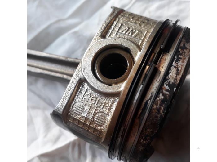 Gebruikte Zuiger Daihatsu Cuore (L251/271/276) 1.0 12V DVVT Prijs op aanvraag aangeboden door N Kossen Autorecycling BV