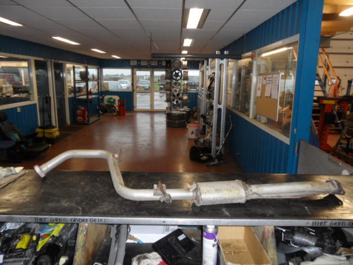 Gebruikte Uitlaat Middendemper Mazda 323 C (BG13/83) 1.6i LX,GLX 16V Prijs op aanvraag aangeboden door N Kossen Autorecycling BV
