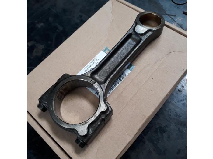 Gebruikte Drijfstang Renault Clio Prijs op aanvraag aangeboden door N Kossen Autorecycling BV