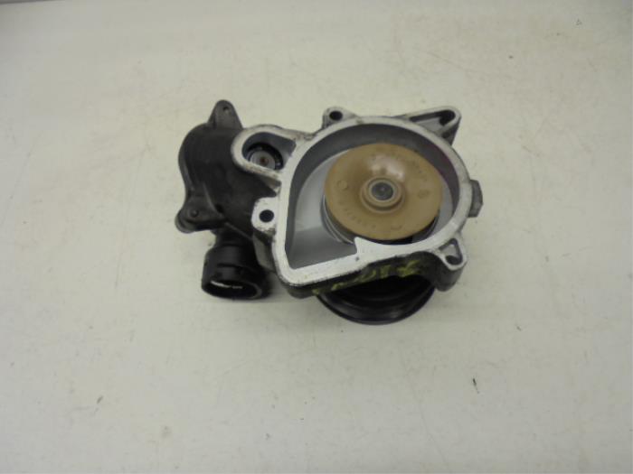 Gebruikte Waterpomp BMW X6 (E71/72) xDrive35d 3.0 24V Prijs op aanvraag aangeboden door N Kossen Autorecycling BV