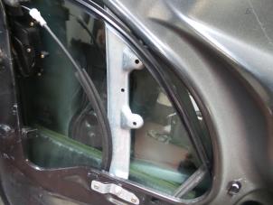Gebruikte Ruitmechaniek 4Deurs links-voor Mitsubishi Colt Prijs op aanvraag aangeboden door N Kossen Autorecycling BV
