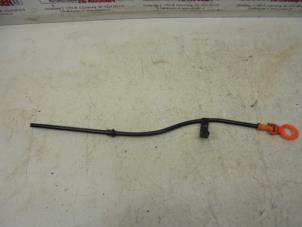 Gebruikte Olie Peilstok Volkswagen Fox (5Z) 1.2 Prijs op aanvraag aangeboden door N Kossen Autorecycling BV