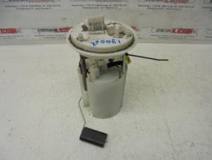 Gebruikte Benzinepomp Opel Corsa Prijs op aanvraag aangeboden door N Kossen Autorecycling BV