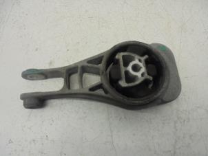 Gebruikte Versnellingsbak Steun Chevrolet Aveo 1.3 D 16V Prijs op aanvraag aangeboden door N Kossen Autorecycling BV