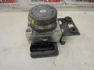 Gebruikte ABS Pomp Opel Vivaro Prijs op aanvraag aangeboden door N Kossen Autorecycling BV