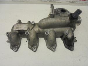 Gebruikte Inlaatspruitstuk Ford Transit Connect Prijs op aanvraag aangeboden door N Kossen Autorecycling BV