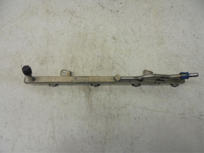 Gebruikte Injector brug Opel Zafira Prijs op aanvraag aangeboden door N Kossen Autorecycling BV