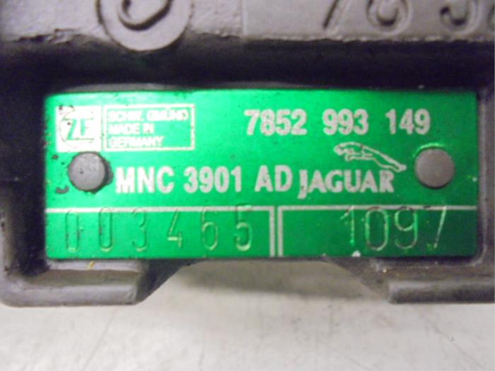 Stuurhuis Bekrachtigd van een Jaguar XJ8 (X308) 4.0 V8 32V 1998