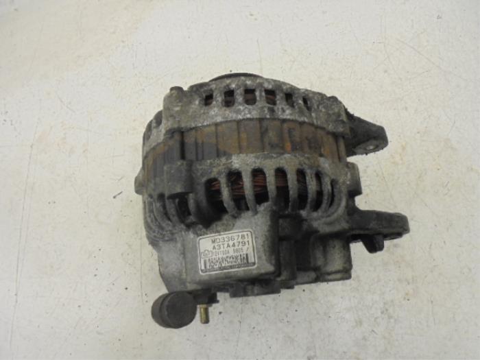 Gebruikte Dynamo Mitsubishi Galant Wagon (EA/EC) 2.5 V6 24V Prijs op aanvraag aangeboden door N Kossen Autorecycling BV