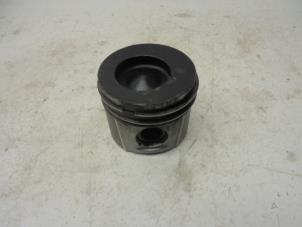 Gebruikte Zuiger Ford Transit Connect Prijs op aanvraag aangeboden door N Kossen Autorecycling BV