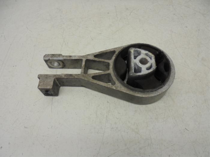 Gebruikte Versnellingsbak Steun Opel Corsa Prijs op aanvraag aangeboden door N Kossen Autorecycling BV
