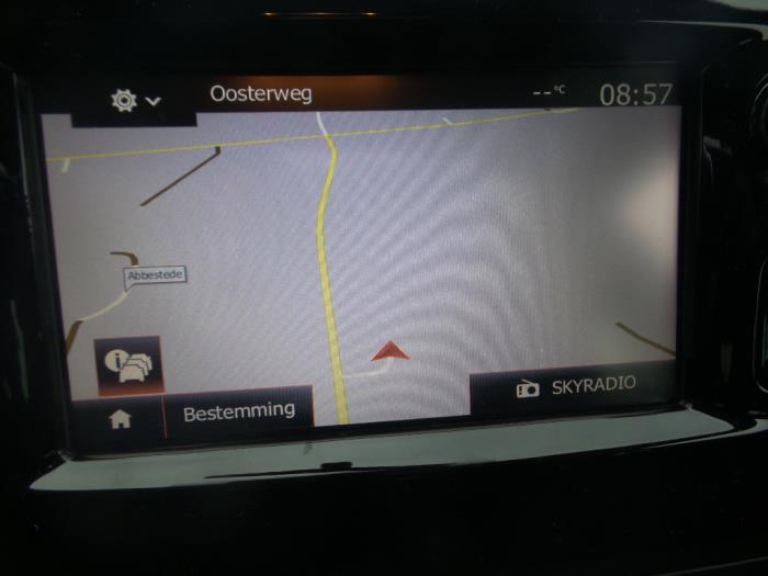 Navigatie Systeem van een Renault Clio IV (5R) 0.9 Energy TCE 90 12V 2016