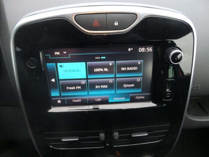 Navigatie Systeem van een Renault Clio IV (5R) 0.9 Energy TCE 90 12V 2016