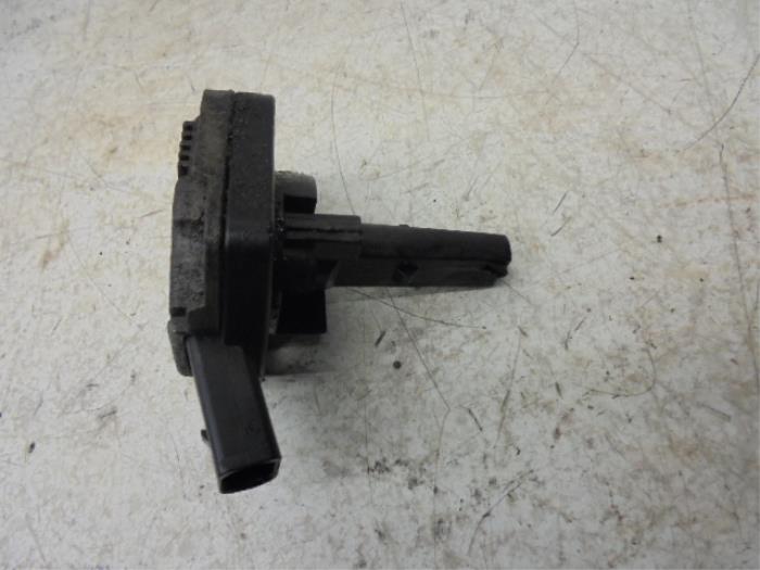 Olie niveau sensor van een Volkswagen Golf 2006
