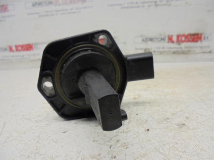 Olie niveau sensor van een Volkswagen Golf 2006