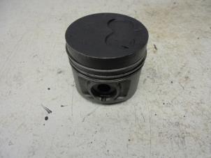 Gebruikte Zuiger Volkswagen Transporter Prijs op aanvraag aangeboden door N Kossen Autorecycling BV