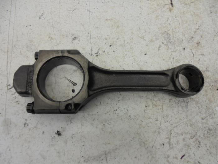 Gebruikte Drijfstang Volkswagen Transporter Prijs op aanvraag aangeboden door N Kossen Autorecycling BV