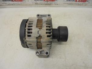 Gebruikte Dynamo Landrover Freelander II 3.2 l6 24V Prijs op aanvraag aangeboden door N Kossen Autorecycling BV