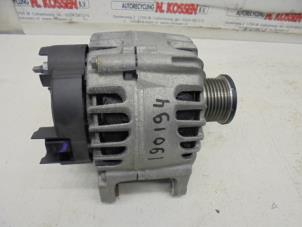 Gebruikte Dynamo Renault Clio IV (5R) 0.9 Energy TCE 90 12V Prijs op aanvraag aangeboden door N Kossen Autorecycling BV