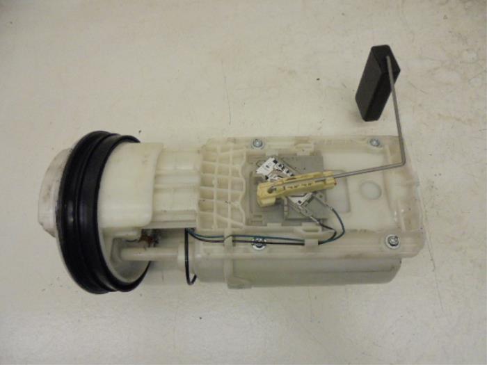 Benzinepomp van een Volkswagen Polo IV (9N1/2/3) 1.2 12V 2006