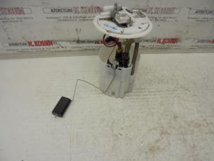 Gebruikte Tank element Pomp Opel Vivaro Prijs op aanvraag aangeboden door N Kossen Autorecycling BV