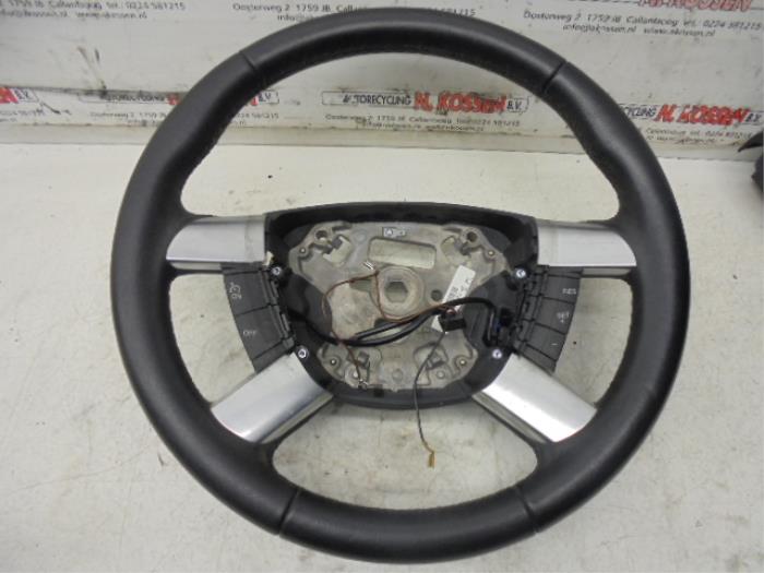 Stuurwiel van een Ford Transit 2.2 TDCi 16V Euro 5 2012