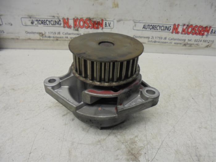 Gebruikte Waterpomp Volkswagen Golf V (1K1) 1.4 16V Prijs op aanvraag aangeboden door N Kossen Autorecycling BV