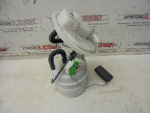 Gebruikte Benzinepomp Renault Clio IV (5R) 0.9 Energy TCE 90 12V Prijs op aanvraag aangeboden door N Kossen Autorecycling BV