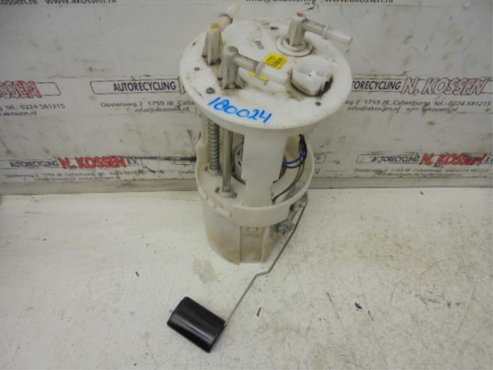 Gebruikte Tank element Pomp Hyundai Santafe Prijs op aanvraag aangeboden door N Kossen Autorecycling BV