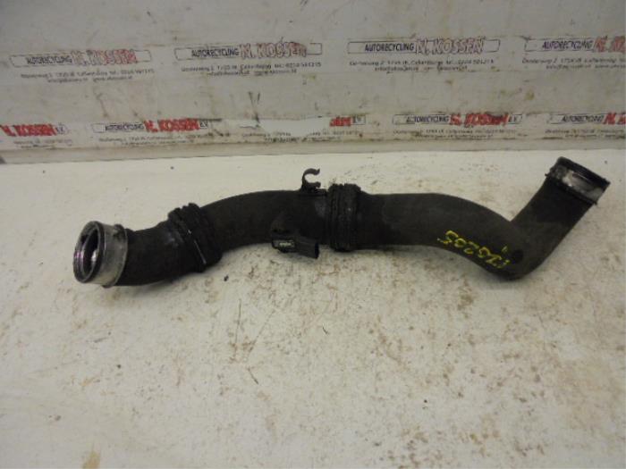 Gebruikte Intercooler Buis Volkswagen Transporter T5 1.9 TDi Prijs op aanvraag aangeboden door N Kossen Autorecycling BV