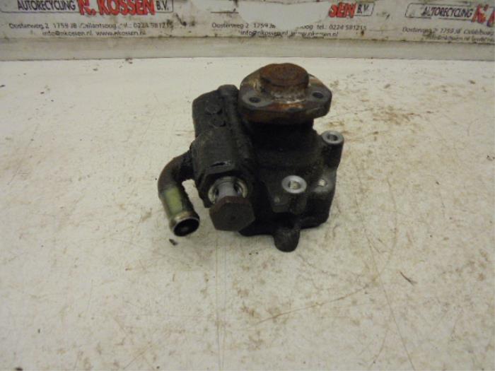 Gebruikte Pomp Servo Volkswagen Transporter T5 1.9 TDi Prijs op aanvraag aangeboden door N Kossen Autorecycling BV