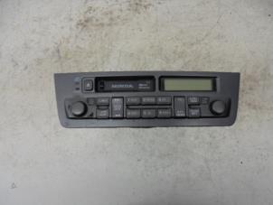 Gebruikte Radio/Cassette Honda Civic (EP/EU) 1.4 16V Prijs op aanvraag aangeboden door N Kossen Autorecycling BV