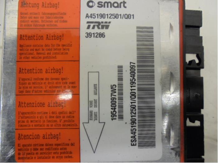 Airbag Module van een Smart Fortwo Coupé (451.3) Electric Drive 2015