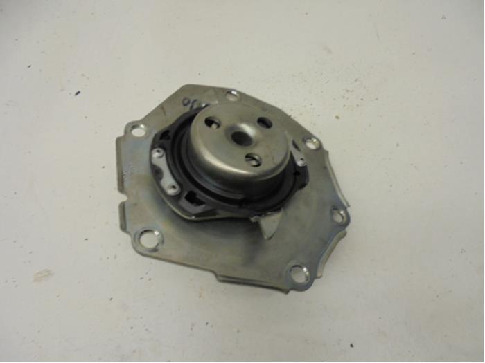 Gebruikte Waterpomp Landrover Freelander II 3.2 l6 24V Prijs op aanvraag aangeboden door N Kossen Autorecycling BV