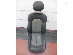 Gebruikte Voorstoel links Mercedes CLK (W209) 5.0 500 V8 24V Prijs op aanvraag aangeboden door N Kossen Autorecycling BV