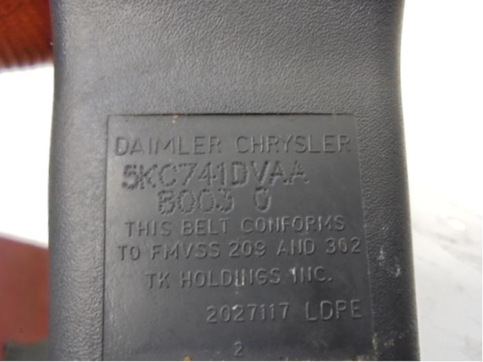 Veiligheidsgordel Insteek rechts-voor van een Jeep Wrangler Unlimited (JK) 2.8 CRD 4x4 2009