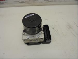 Gebruikte ABS Pomp Volvo V50 (MW) 2.0 D3 20V Prijs op aanvraag aangeboden door N Kossen Autorecycling BV