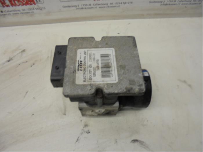 Gebruikte ABS Pomp Renault Trafic New (FL) 1.9 dCi 100 16V Prijs op aanvraag aangeboden door N Kossen Autorecycling BV