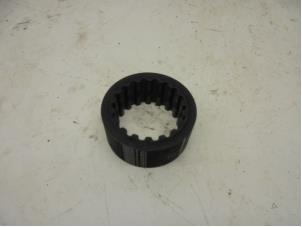 Gebruikte Multiriem Volkswagen Transporter T5 2.5 TDi PF Prijs op aanvraag aangeboden door N Kossen Autorecycling BV