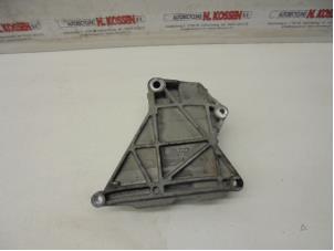 Gebruikte Dynamosteun boven Volkswagen Transporter T5 2.5 TDi PF Prijs op aanvraag aangeboden door N Kossen Autorecycling BV