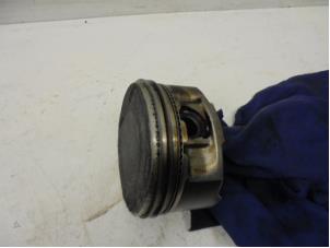 Gebruikte Zuiger Jaguar XJ Prijs op aanvraag aangeboden door N Kossen Autorecycling BV